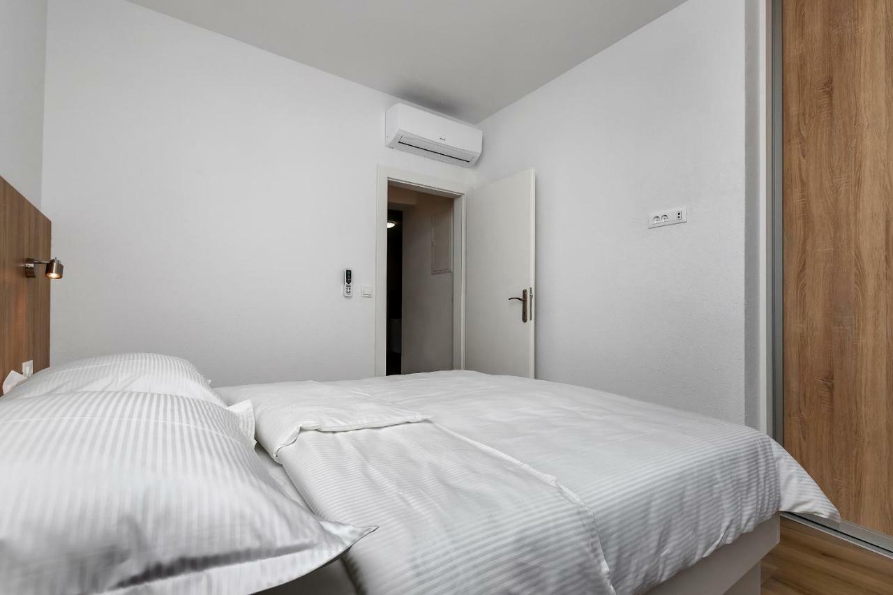 Apartmani Daniela Podgora Exterior foto